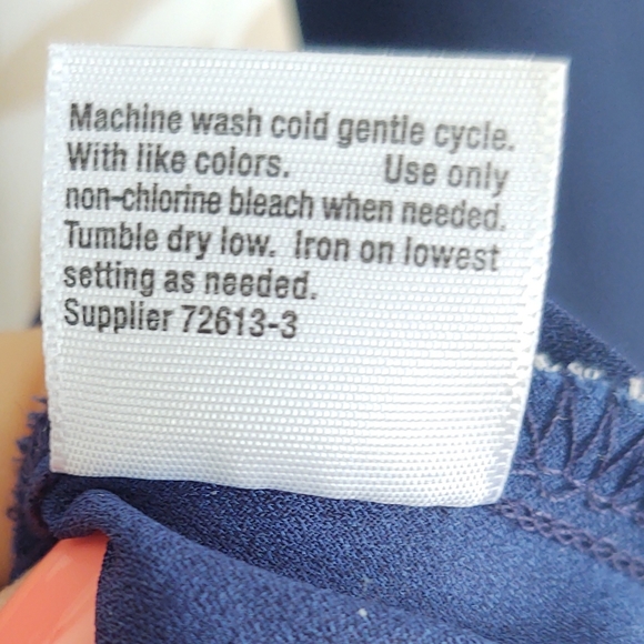 A.n.a. a new approach navy white flower blouse - Picture 5 of 10